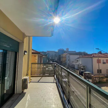 Quito Piazza Mazzini 150m Dal Mare E Vicino Pista Azzurra